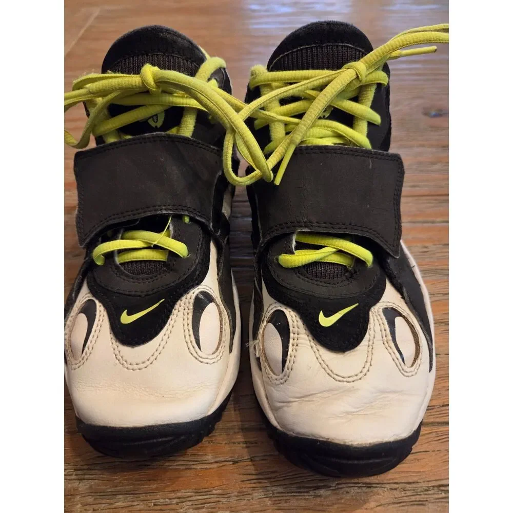 Boys Nike Air Speed Turf, size 4Y, #535735-134, black/White